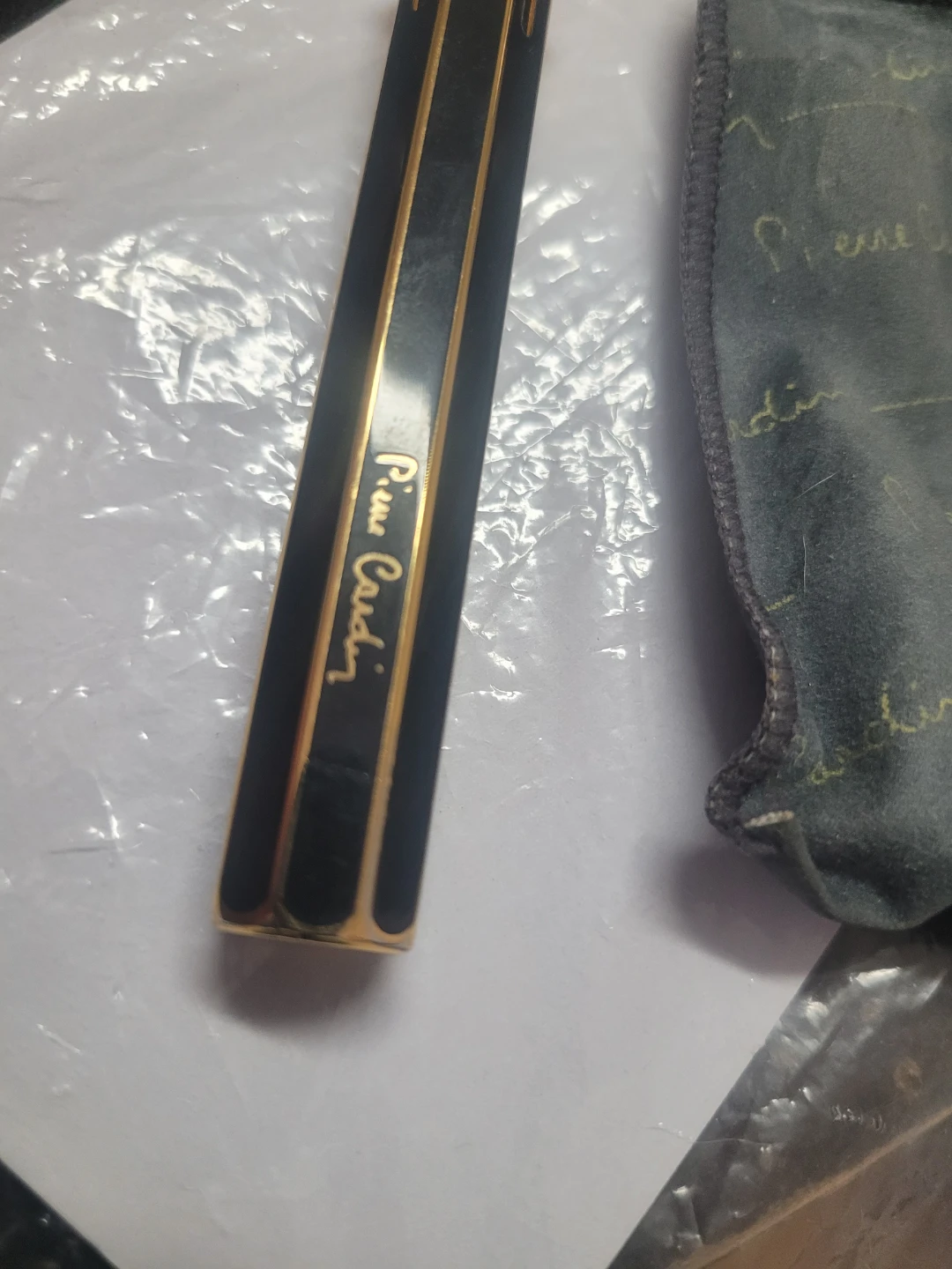 VINTAGE PIERRE CARDIN BLACK LACQUER GOLD POCKET BUTANE LIGHTER - photo 2