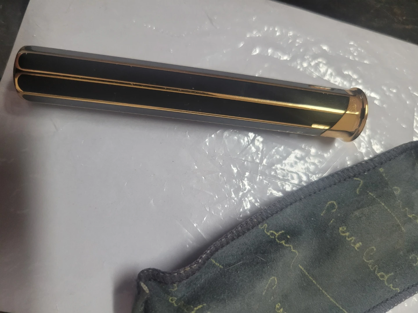 VINTAGE PIERRE CARDIN BLACK LACQUER GOLD POCKET BUTANE LIGHTER - photo 3