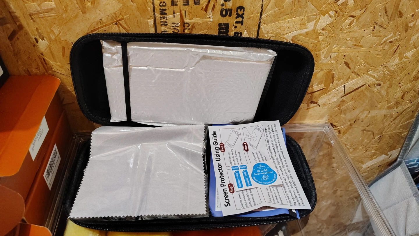Carrying Case with Screen Protector Kit - photo 2