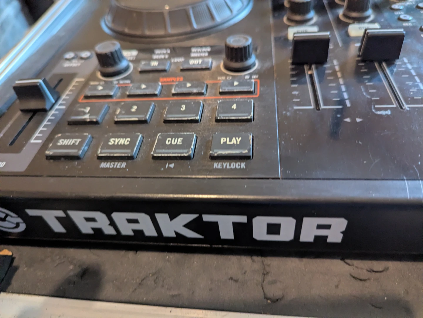 Trakttor S4 DJ Controller - photo 2