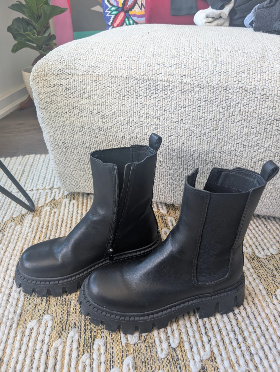 Steve Madden Black Leather Chelsea Boots - Size 9.5