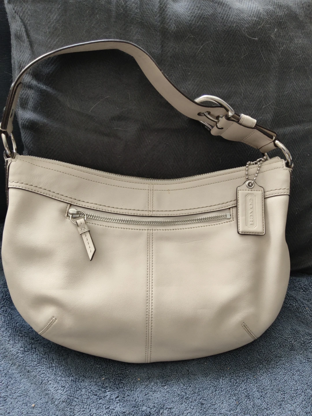 Coach Beige Leather Hobo Handbag - photo 2