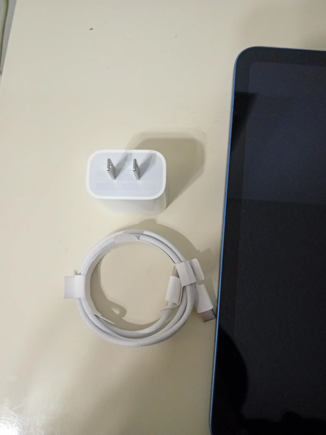 Apple iPad A16 - photo 2