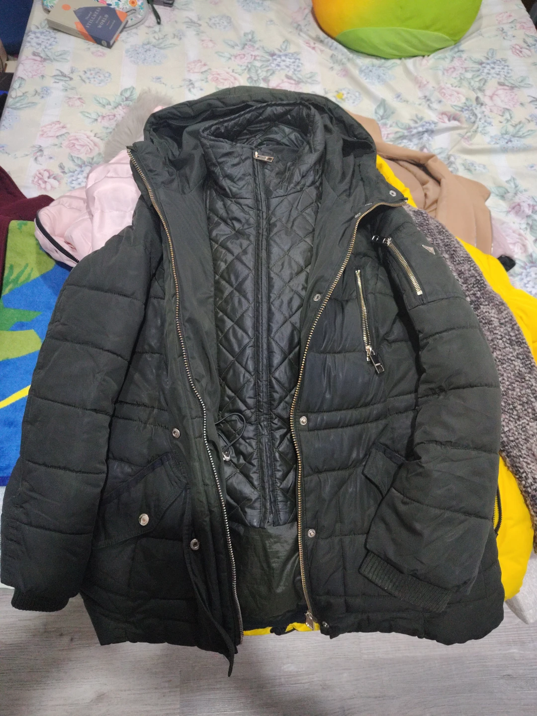 Guess Puffer Jacket - Size M - photo 3