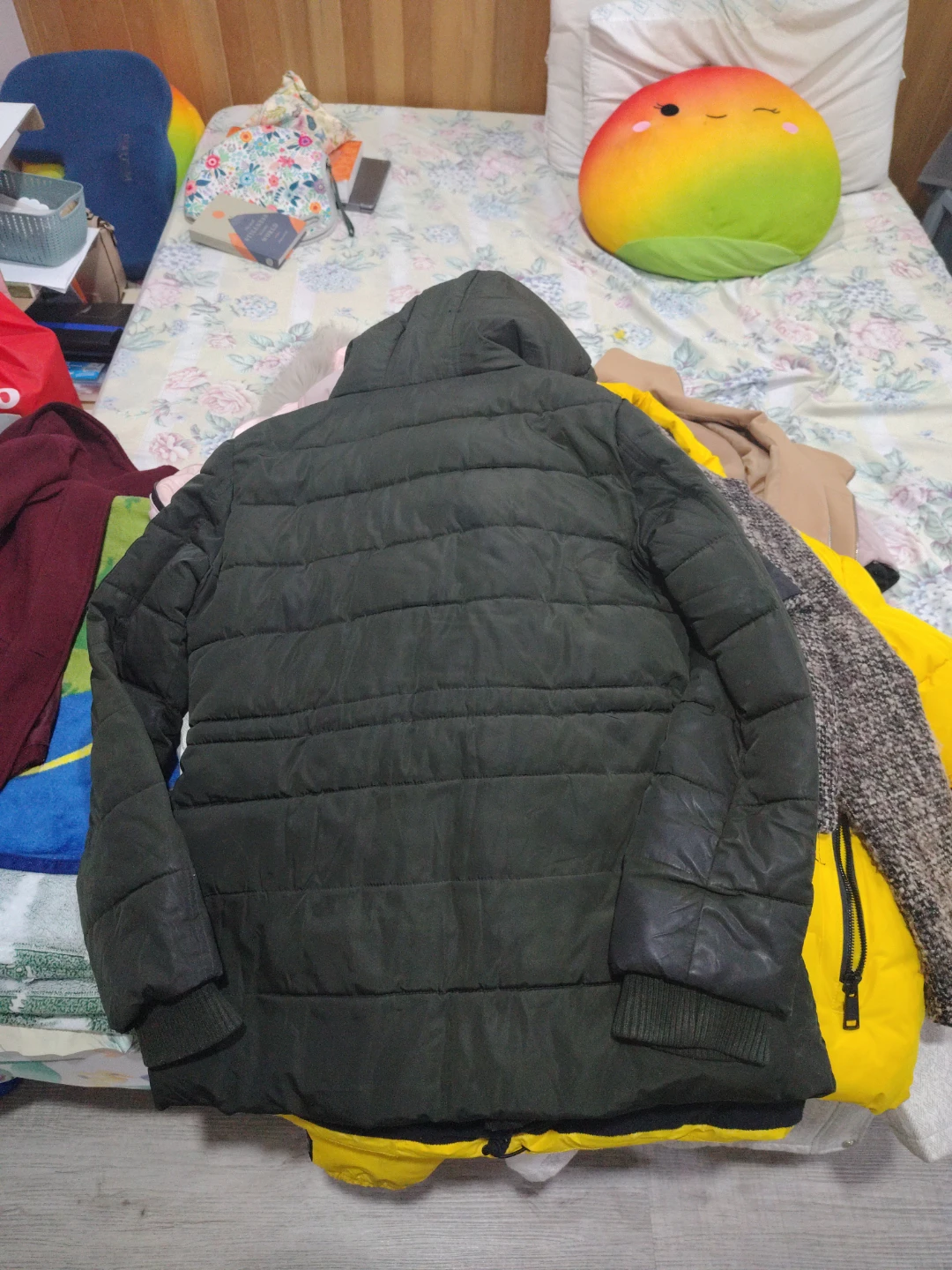 Guess Puffer Jacket - Size M - photo 5