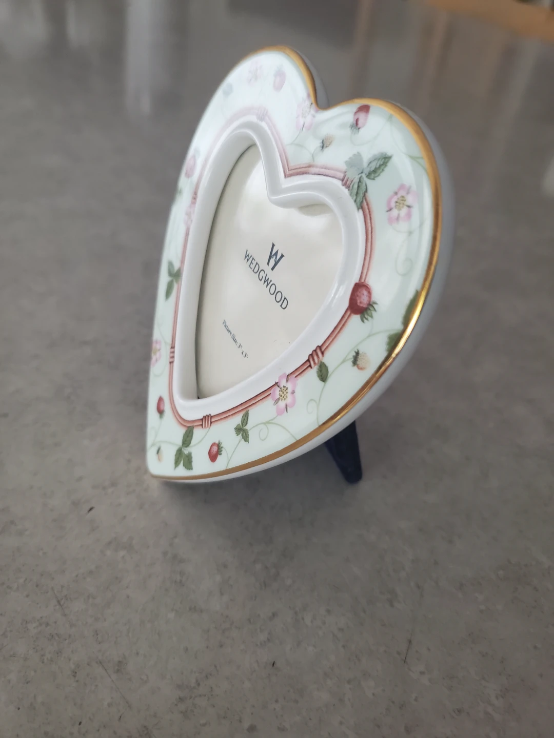 Wedgwood Heart Picture Frame - Strawberry Design - photo 4