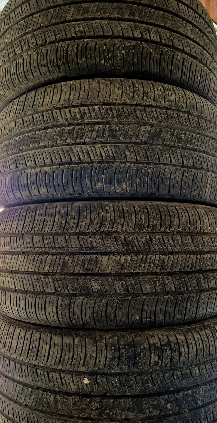 Good Set of 4 All Seasons Tires Size 235 40 R19 M+S *DEAL* - photo 3