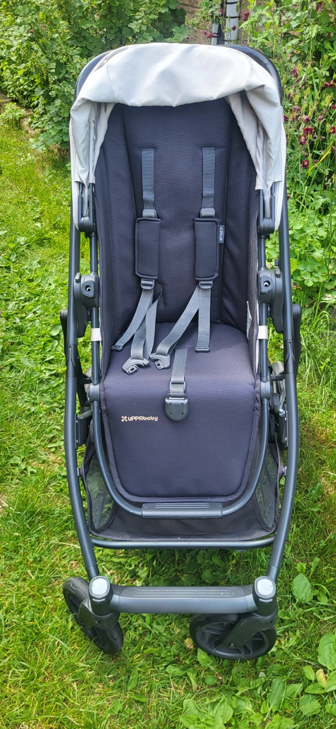V2 Uppababy Cruz stroller