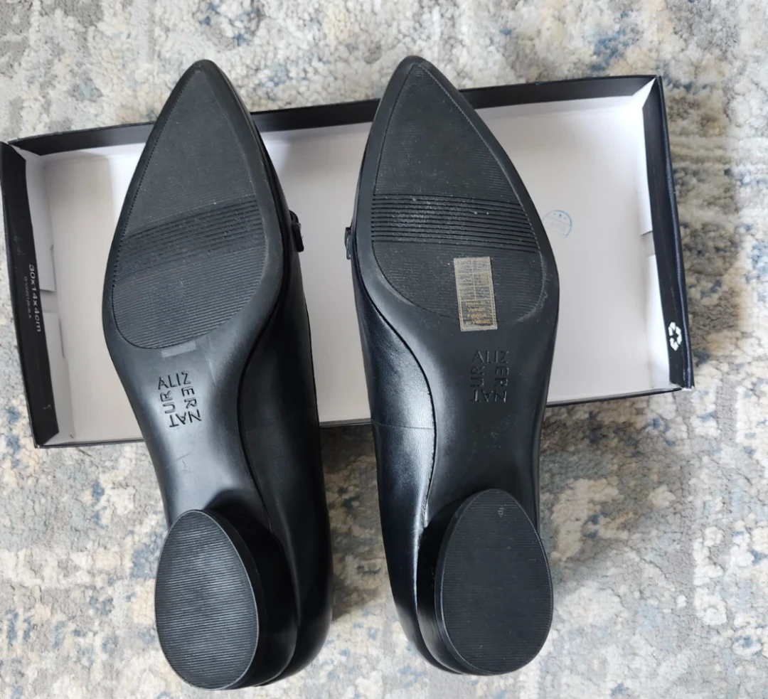 Black leather size 8 flats - photo 5