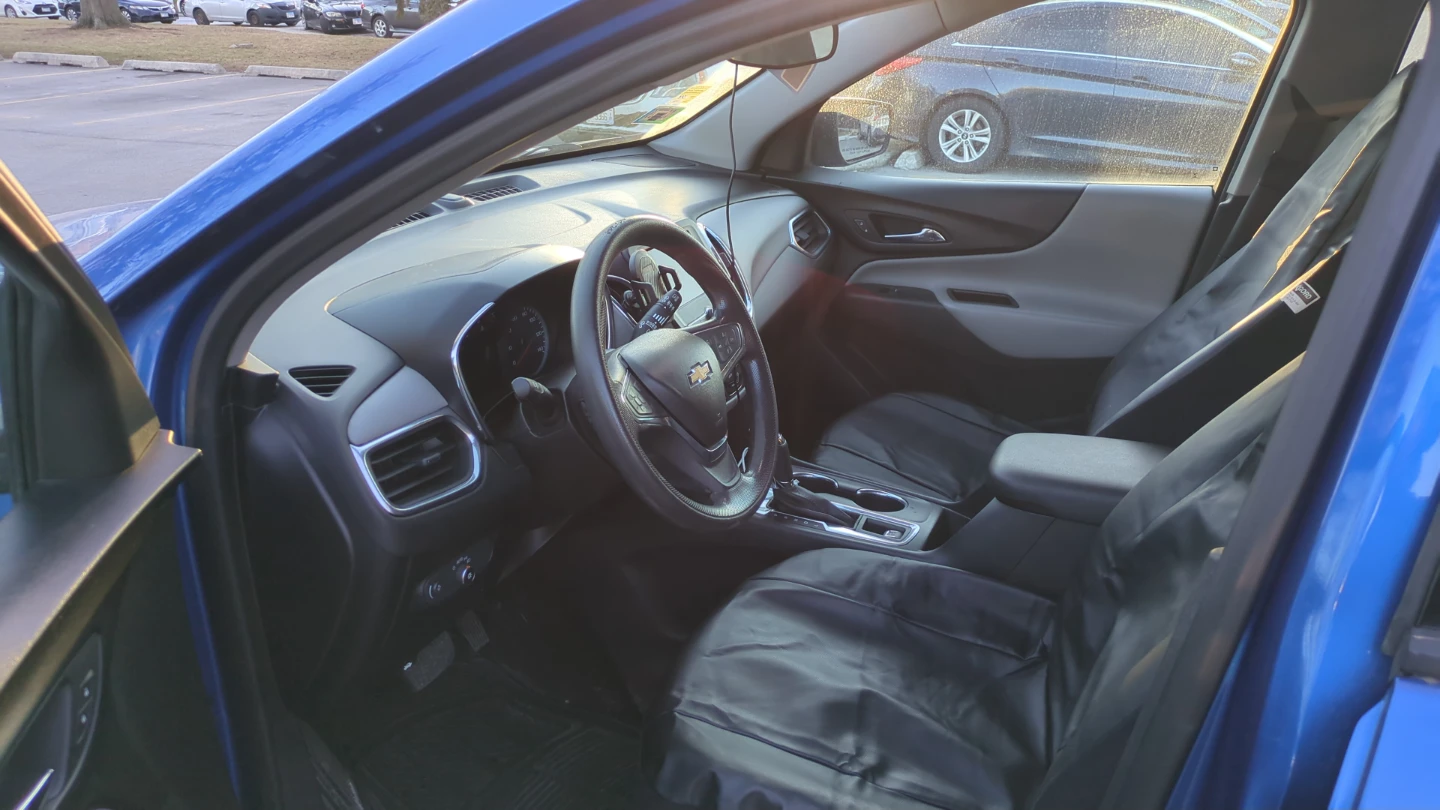 2019 Chevrolet Equinox LS - photo 2