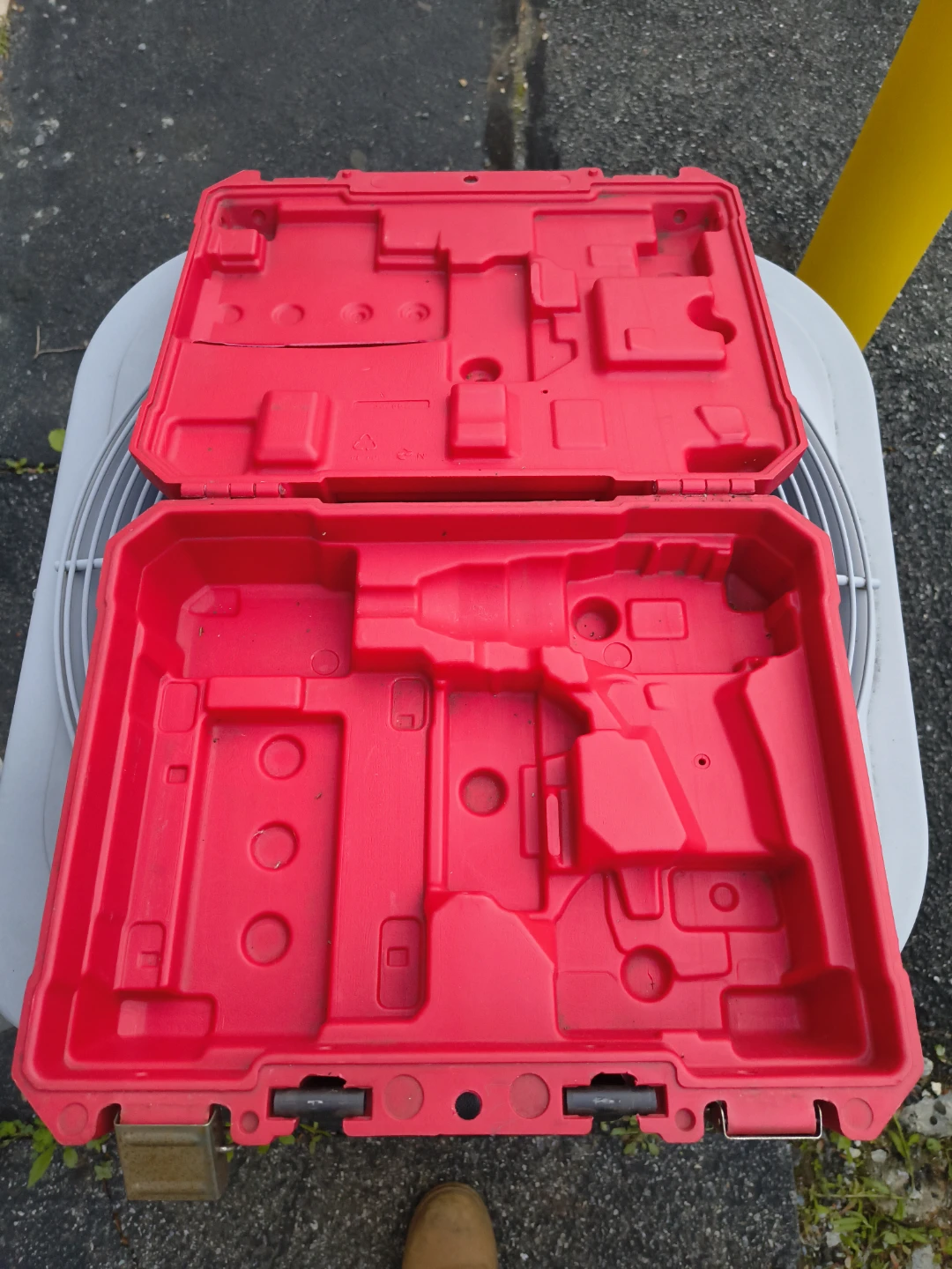 Milwaukee hard case for 2606 -22,ct - photo 2