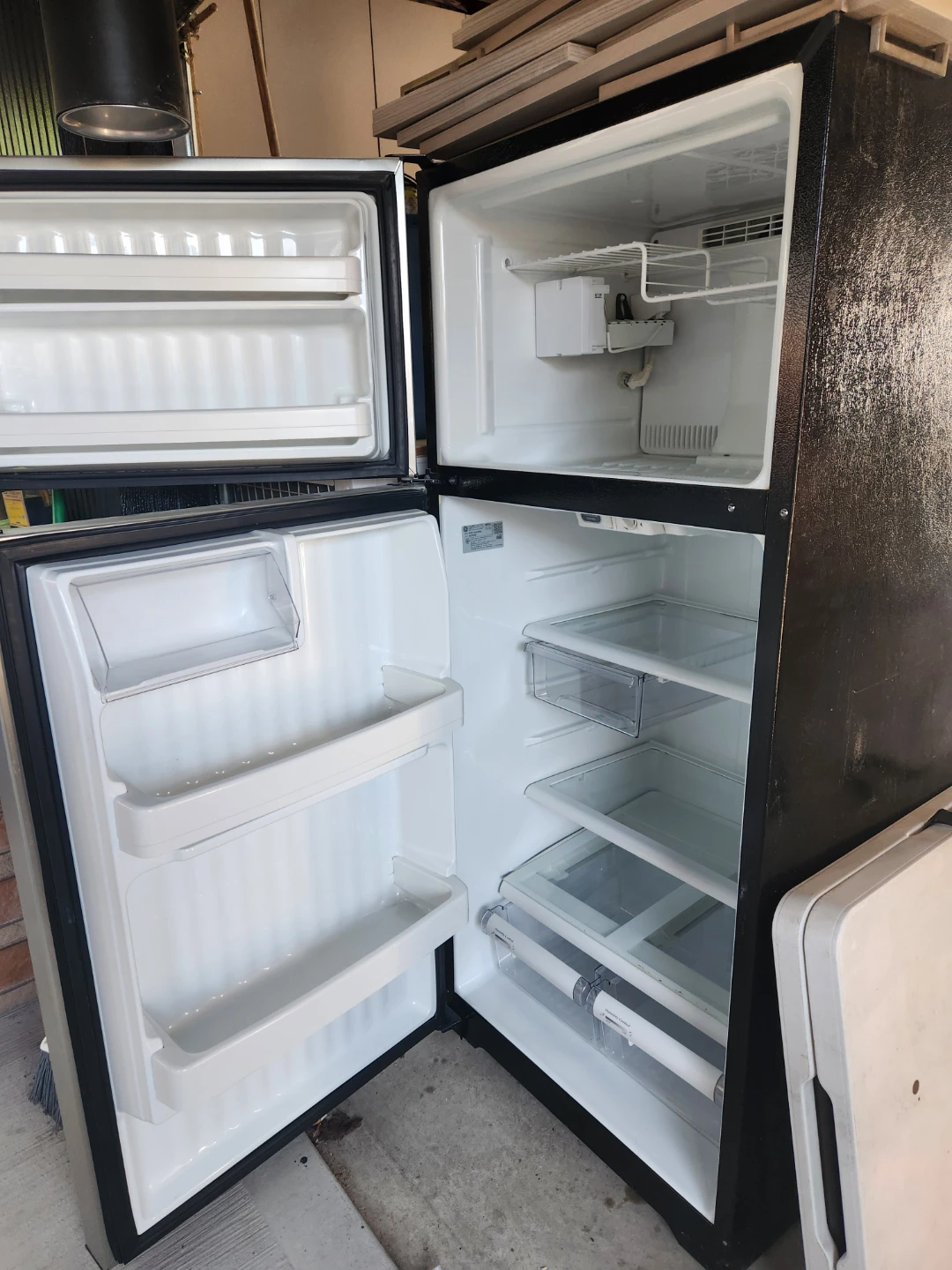 GE Refrigerator - photo 4