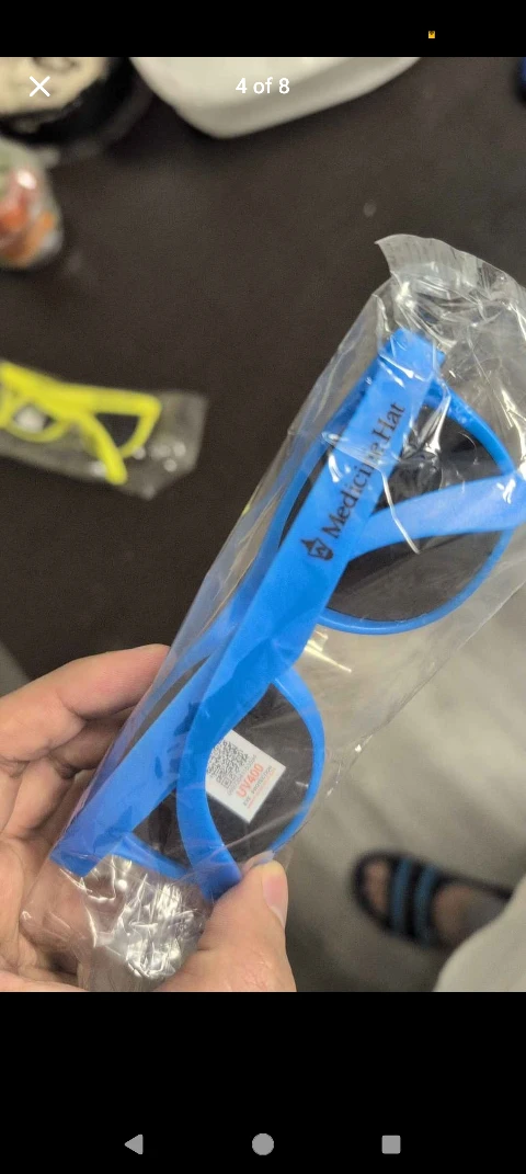 2 UV 400 Protective Glasses, 1 KeyChain-LED Light & 1 Pen - photo 4