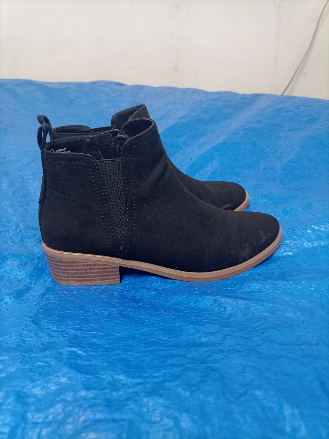 Time and Tru Black Ankle Boots Size 7 - photo 2