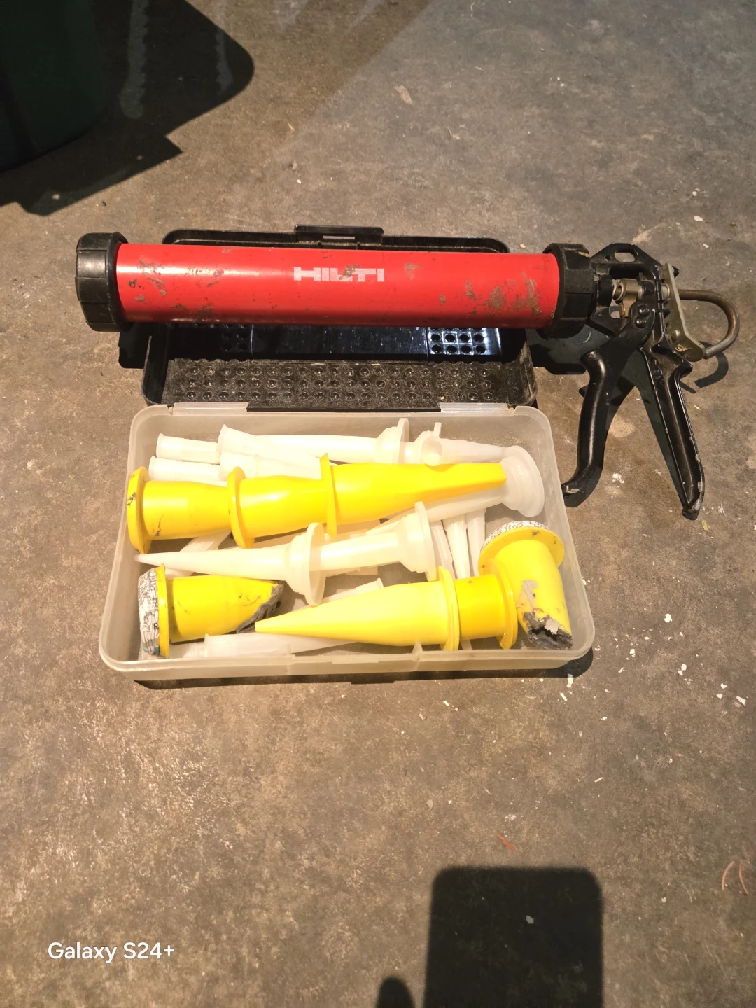 Hilti Caulk Gun with Nozzle Set - photo 2