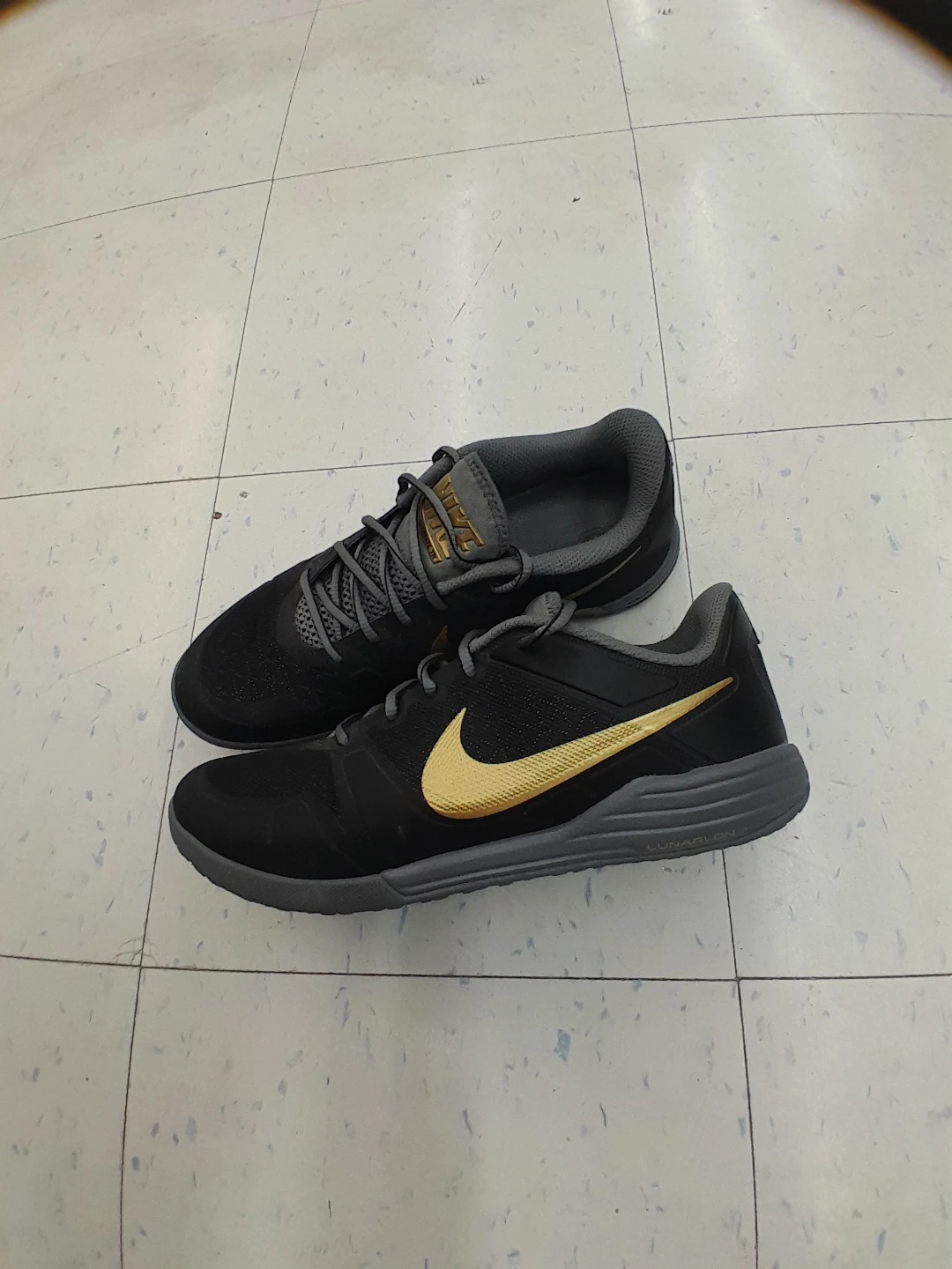 Nike Men's Running Shoes Black Gold Men's Size 8.5 - photo 3