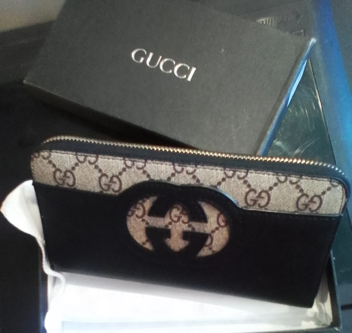 Gucci Zip Around Wallet - photo 2