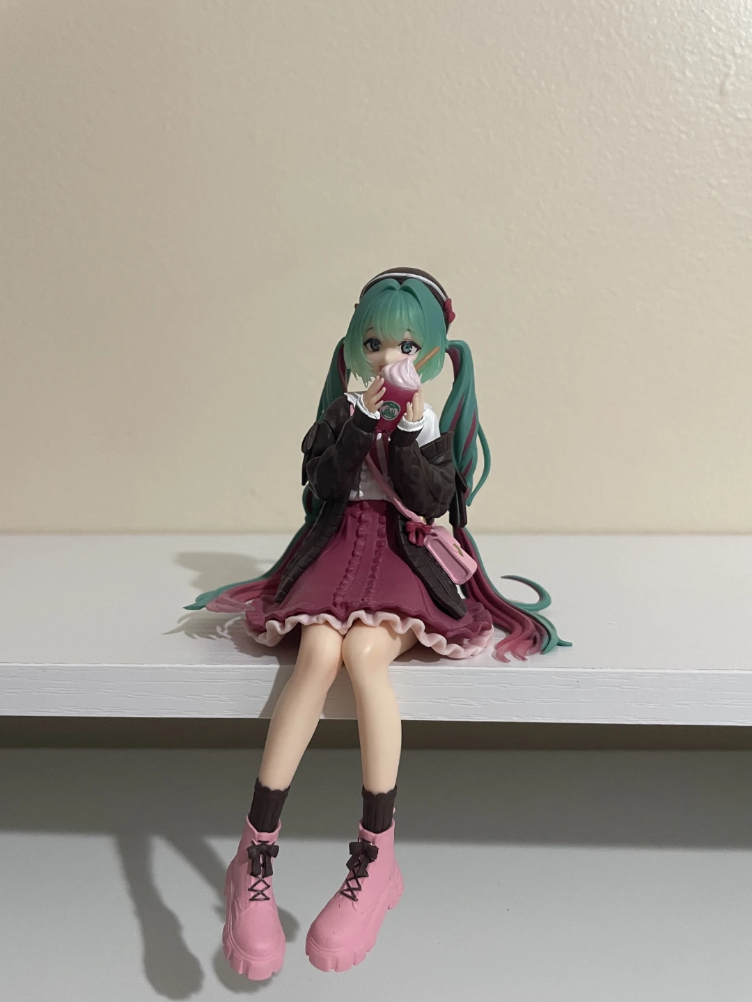 Authentic FURYU Hatsune Miku Autumn Date Pink Figure
