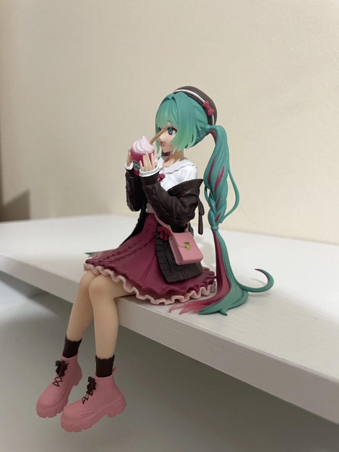 Authentic FURYU Hatsune Miku Autumn Date Pink Figure - photo 4