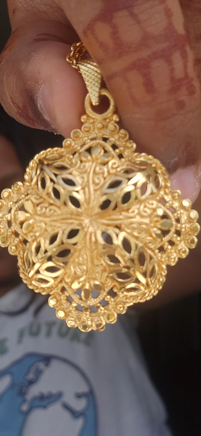 Gold Tone Filigree Pendant Necklace - photo 4
