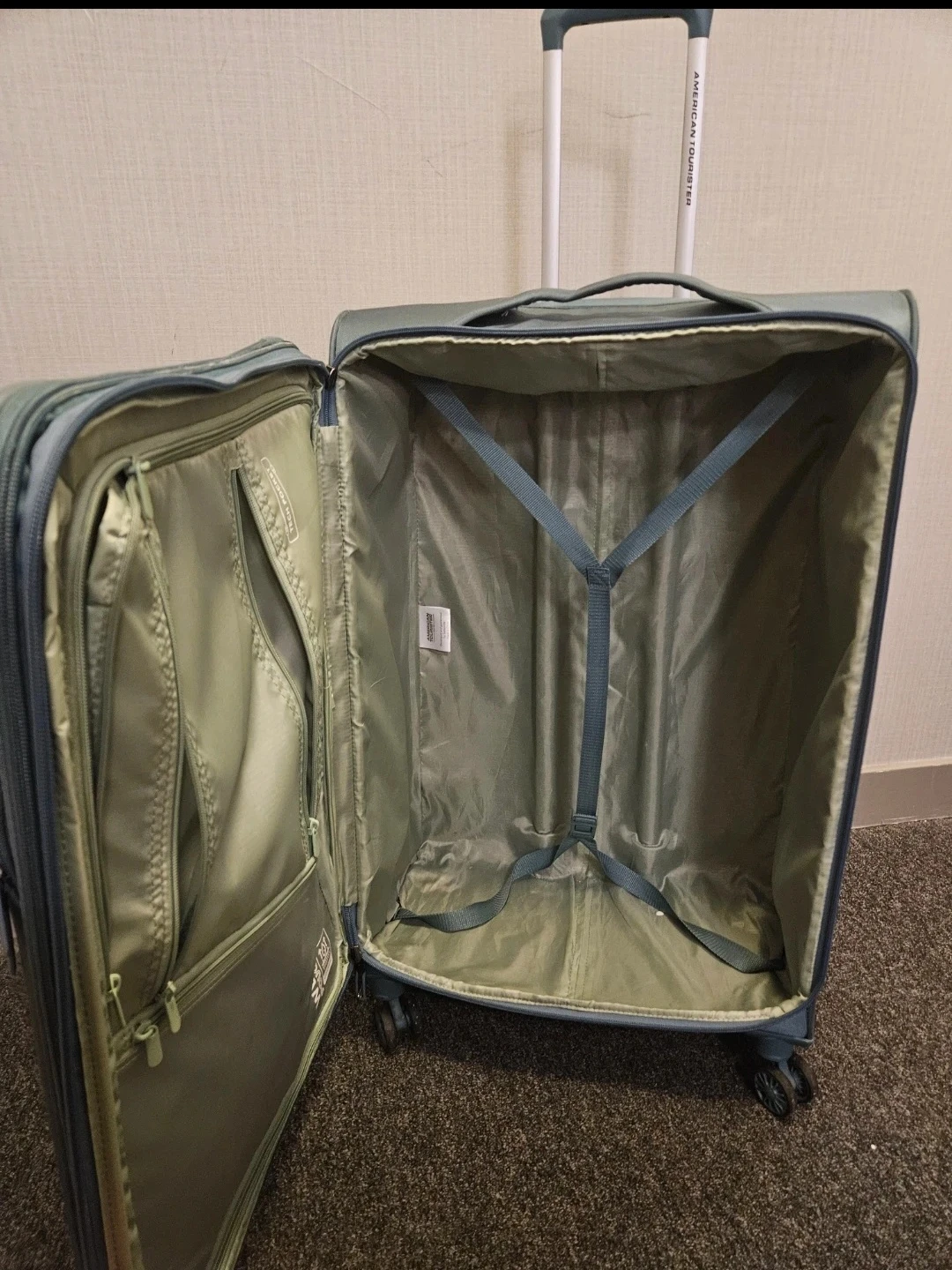 American Tourister Suitcase - photo 4