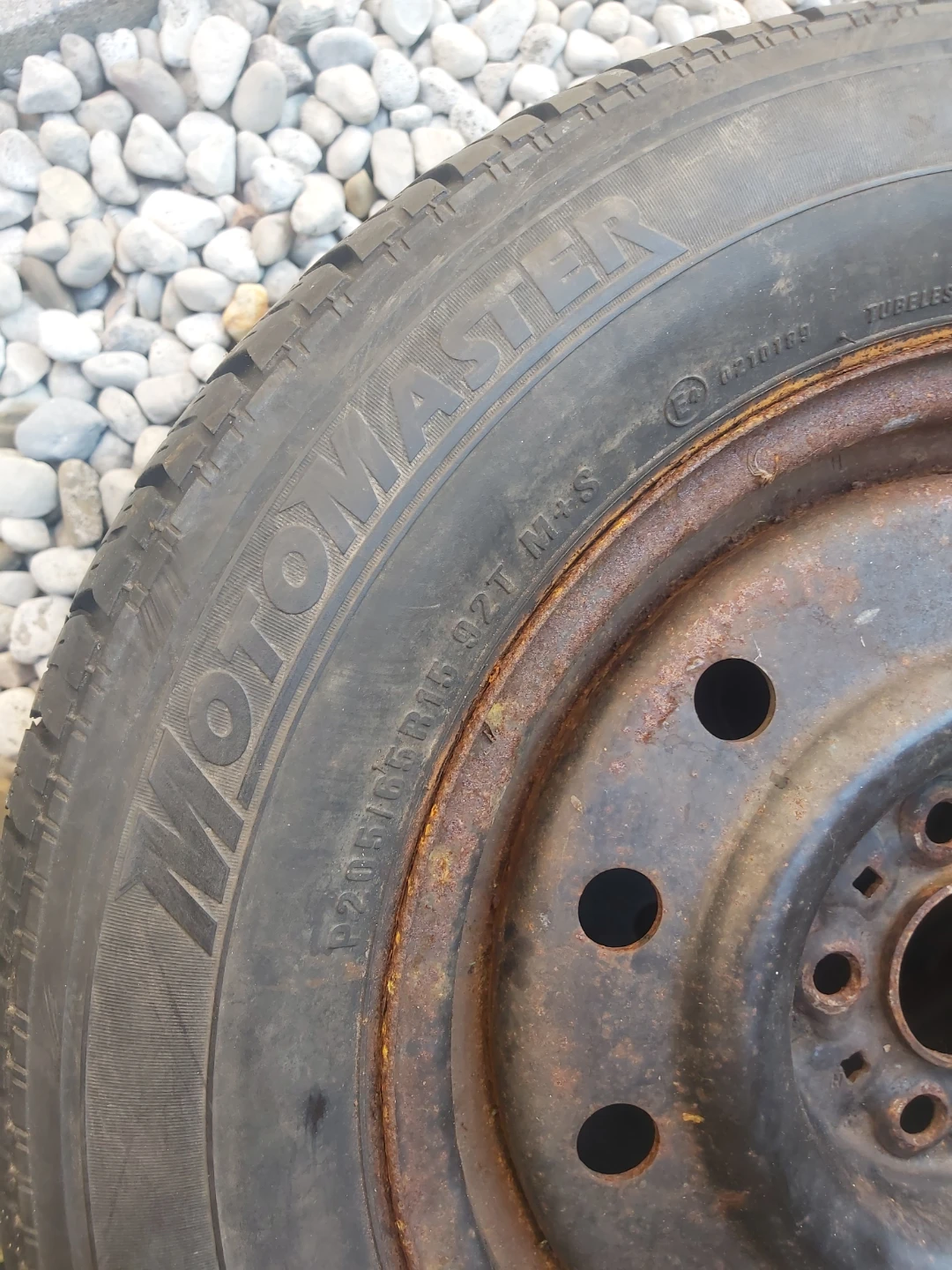 Motomaster Touring LXE Tire and Rim - photo 3
