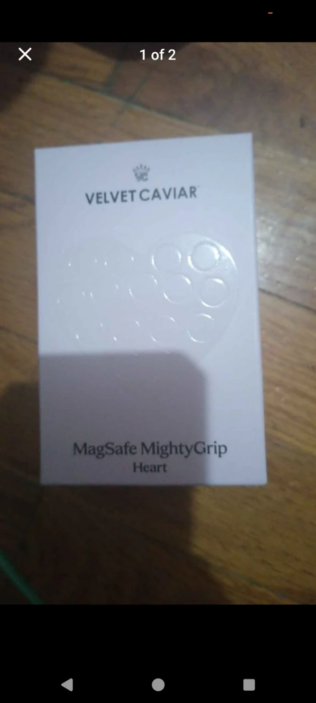 Velvet Caviar MagSafe MightyGrip Heart Phone Mount