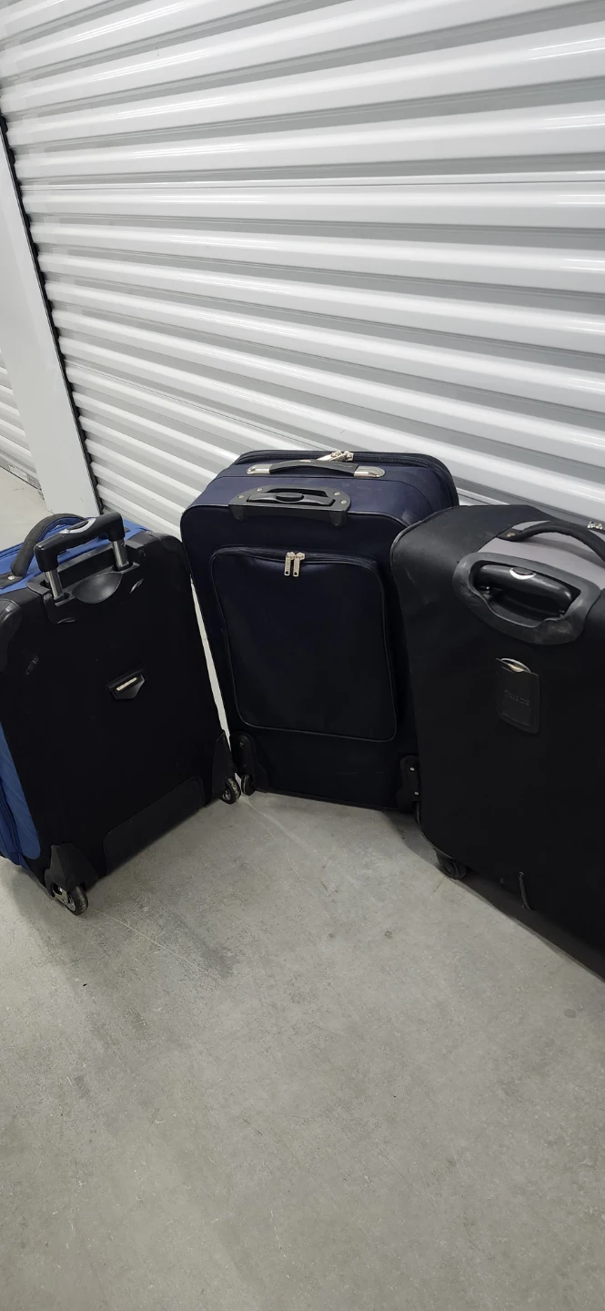 27" check in luggage of 3, one for$20 - photo 3
