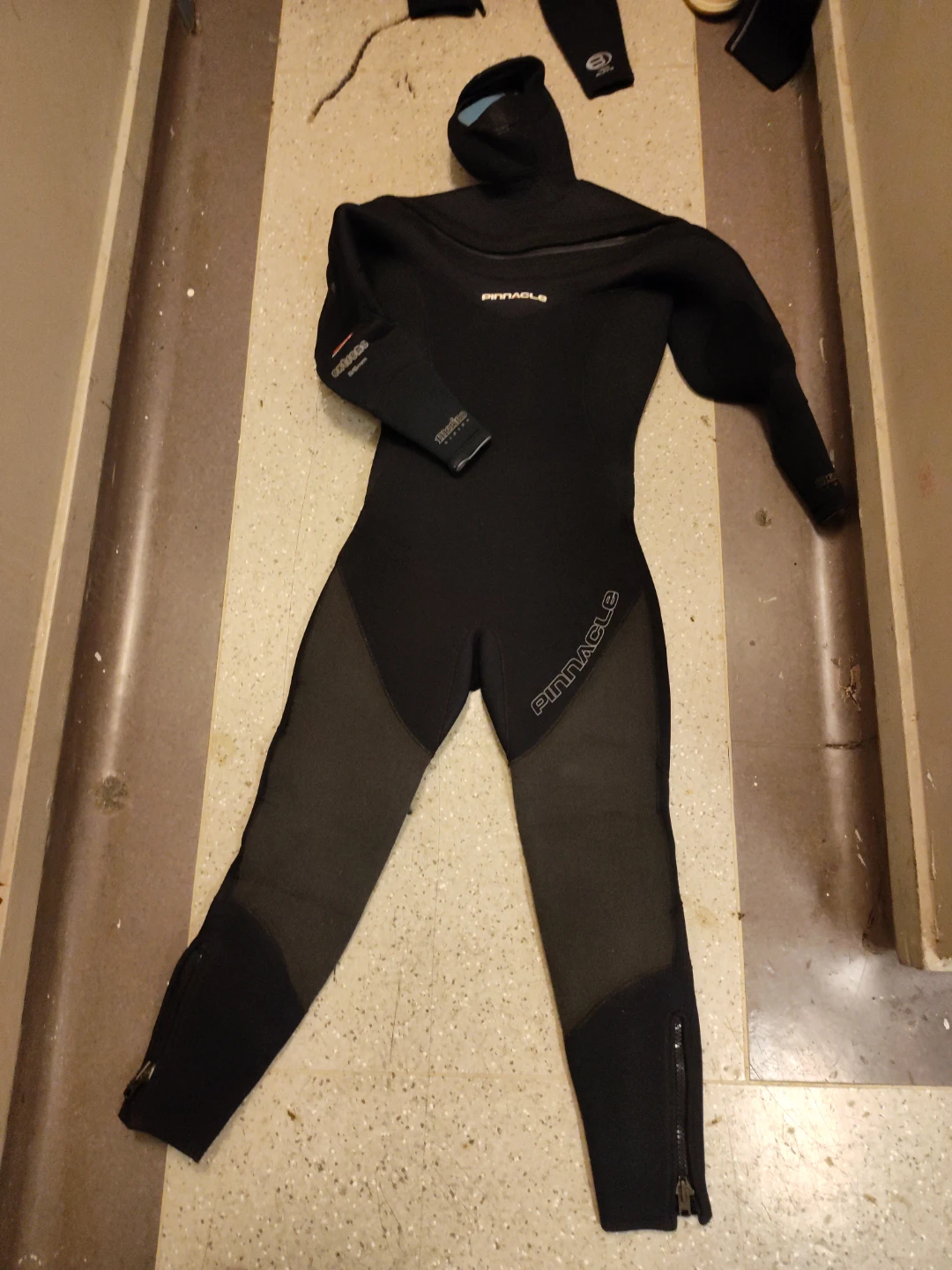 Pinnacle Extreme 8/6mm Ladies Wetsuit - Medium