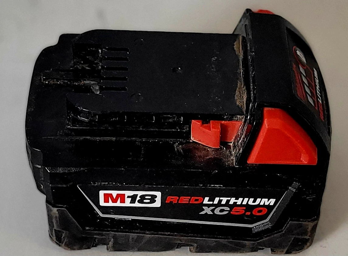 Milwaukee M18 REDLITHIUM XC5.0 Battery & Charger (32915028) - photo 3