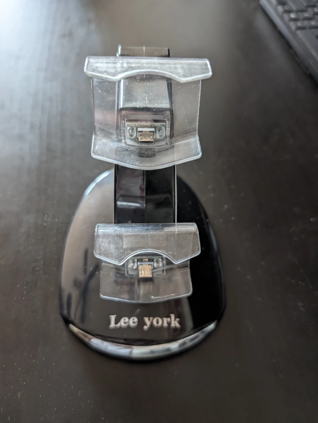 Lee York PS4 Dual Charger Stand - photo 2