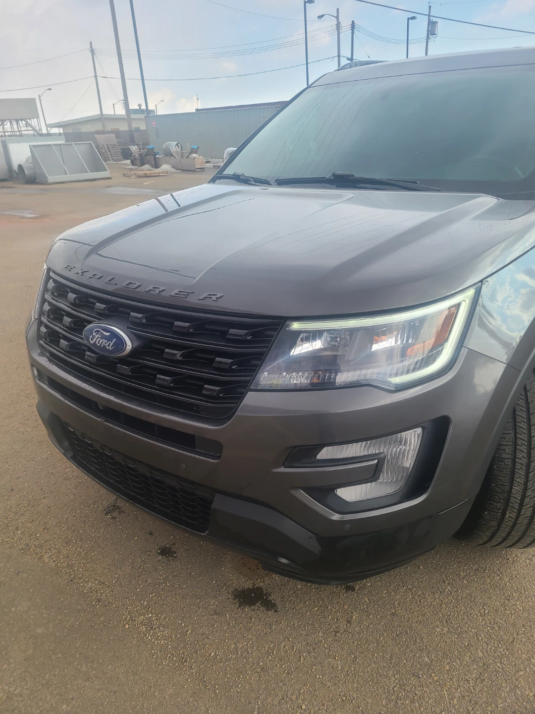 Ford Explorer SUV - photo 2
