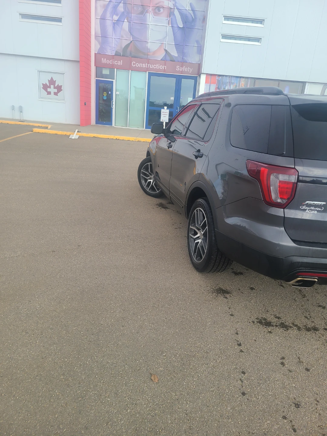 Ford Explorer SUV - photo 3