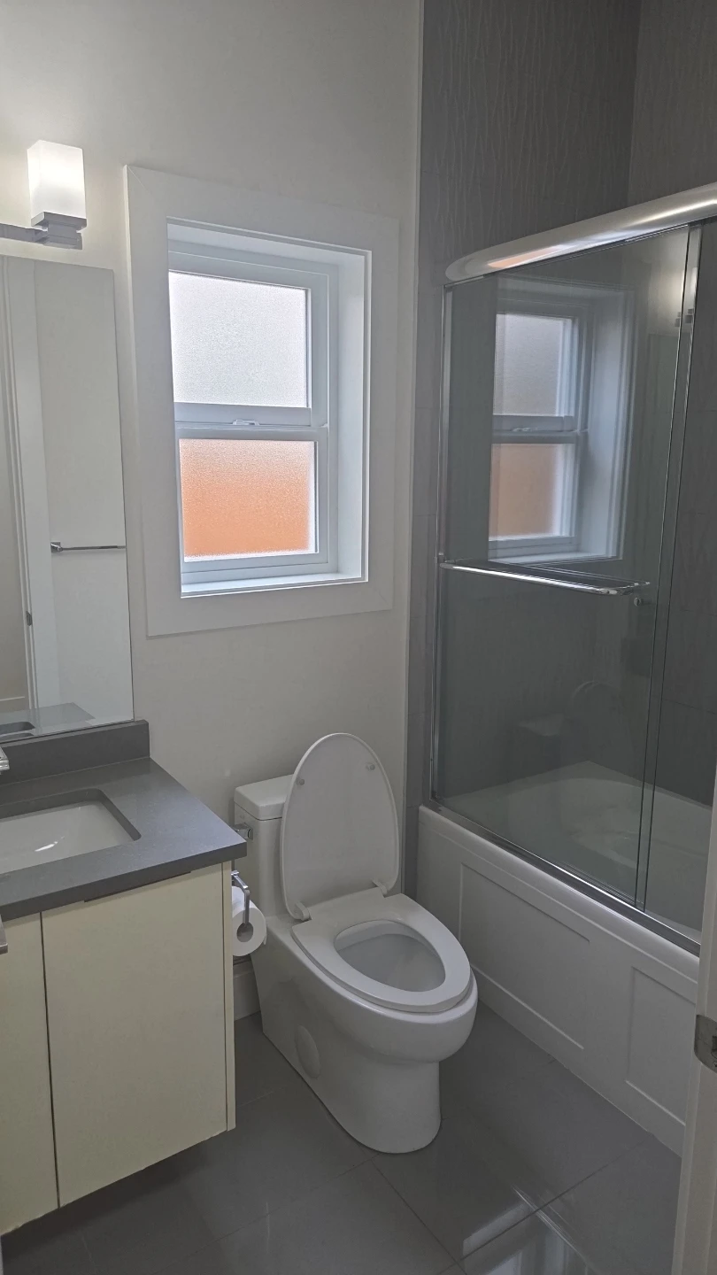 New 1 Bedroom Suite – Bright, Modern & All Utilities Included - photo 4