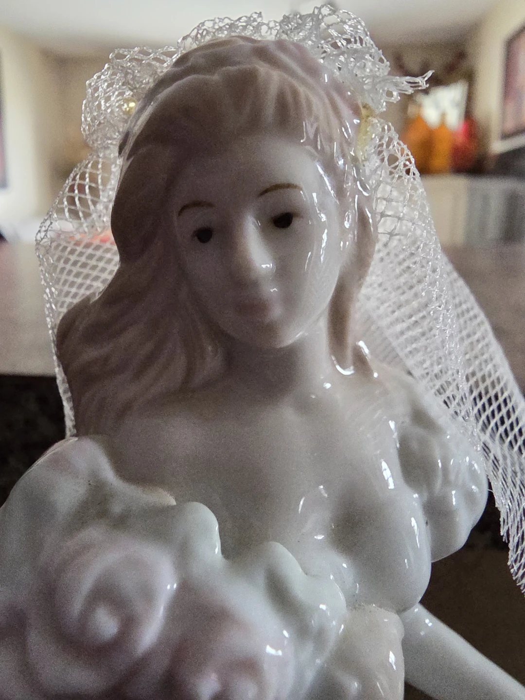 White Ceramic Bride Figurine with Veil and Bouquet - photo 5