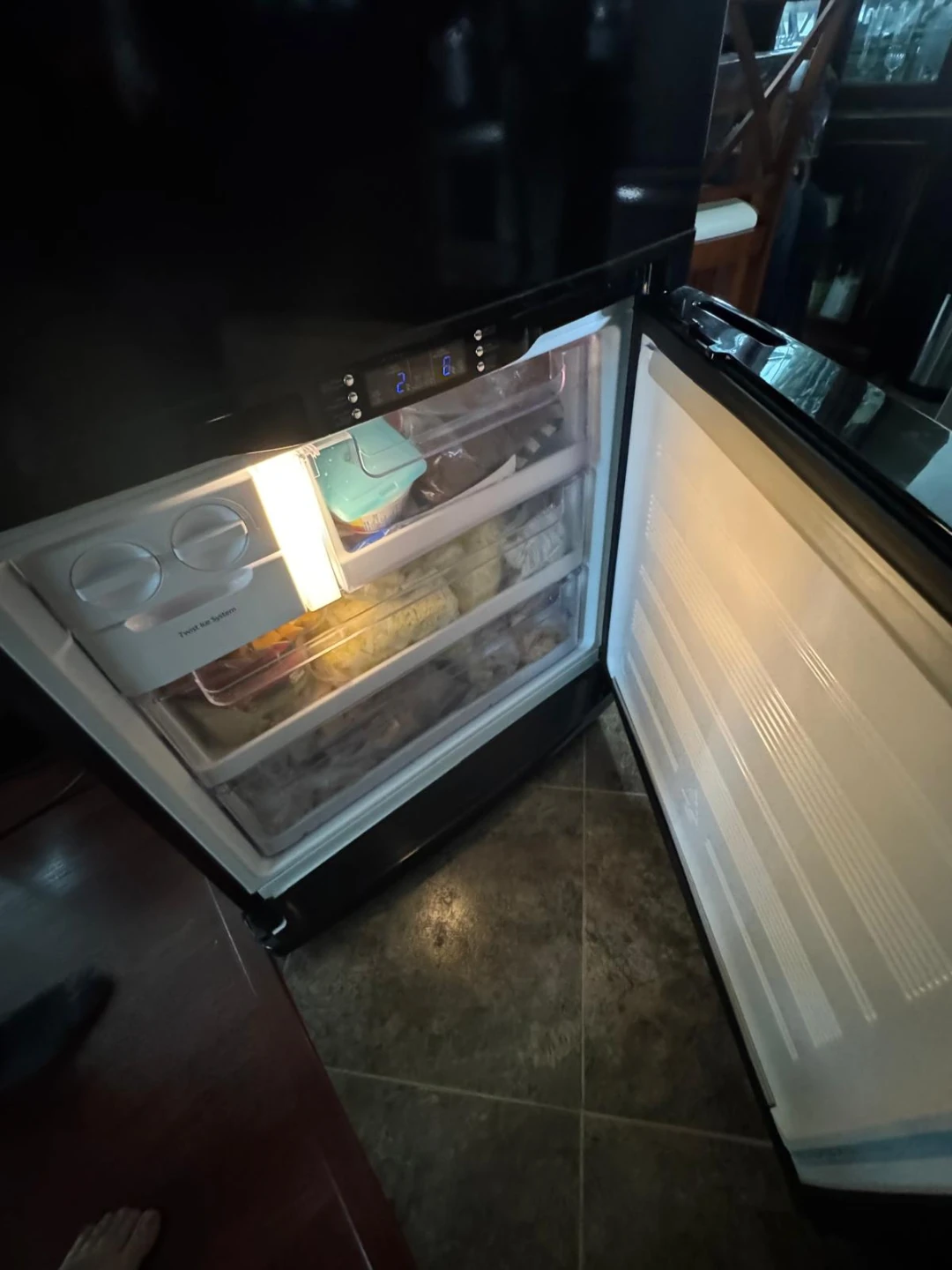 32" Black Samsung Refrigerator - photo 3