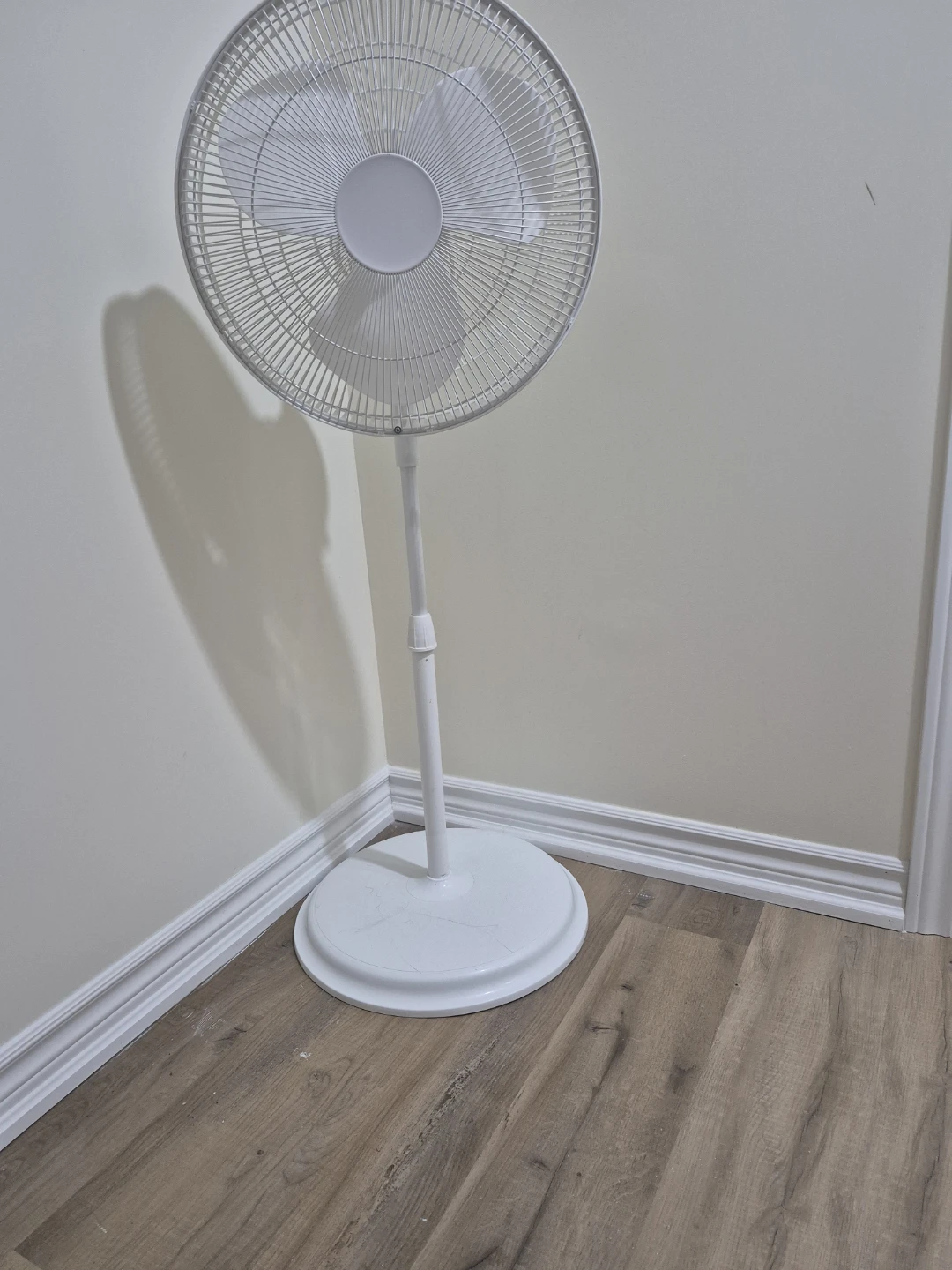 White Oscillating Pedestal Fan - photo 2