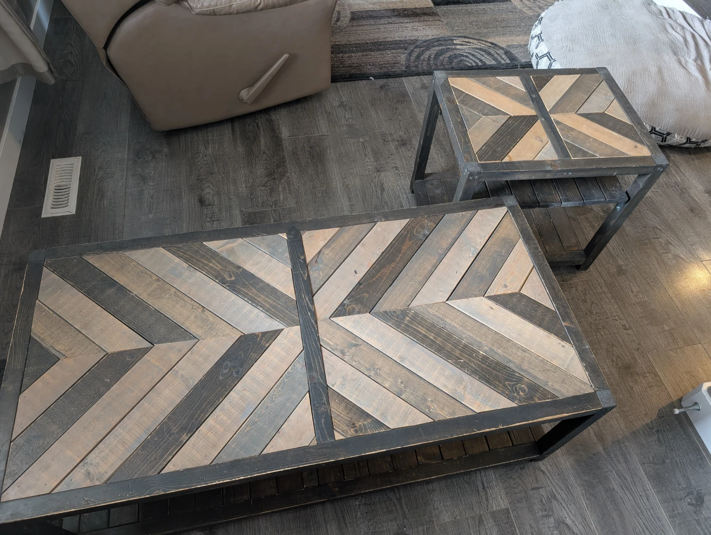 Wooden Coffee Table and End Table - photo 5