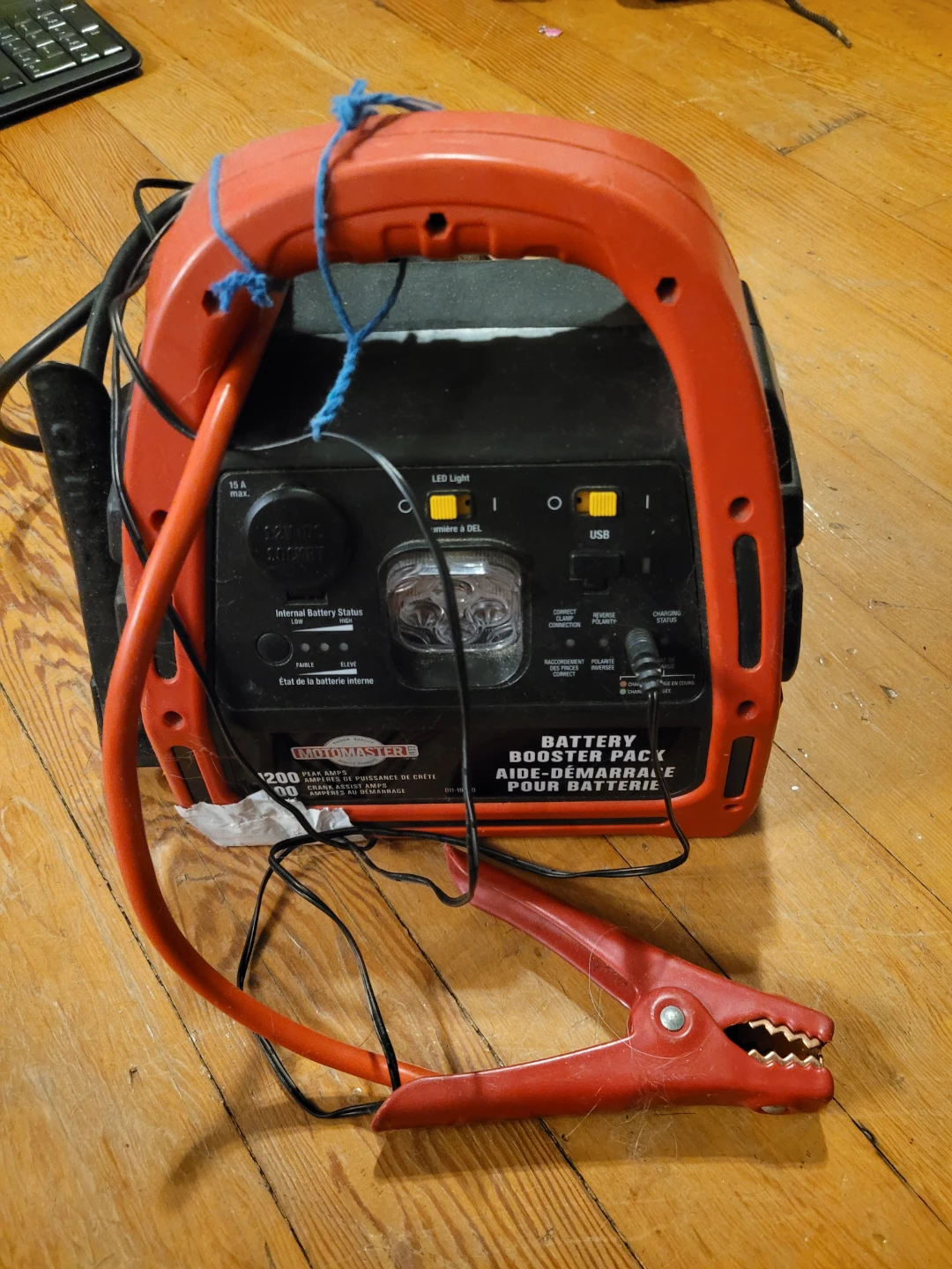 Motomaster 1200 Peak Amp Battery Booster Pack