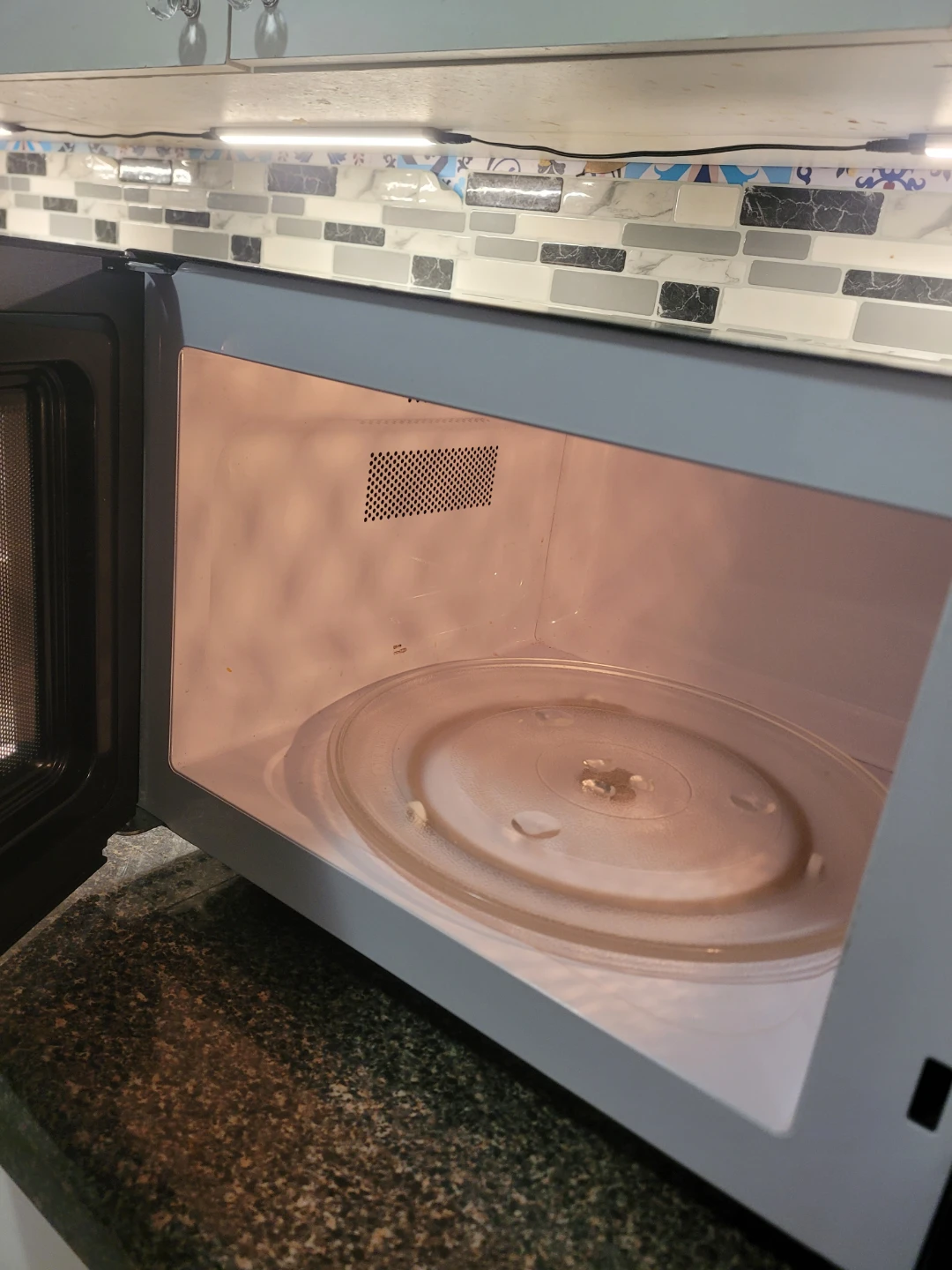 Hamilton Beach Black Microwave 1.1 cubic almost new $65 - photo 3