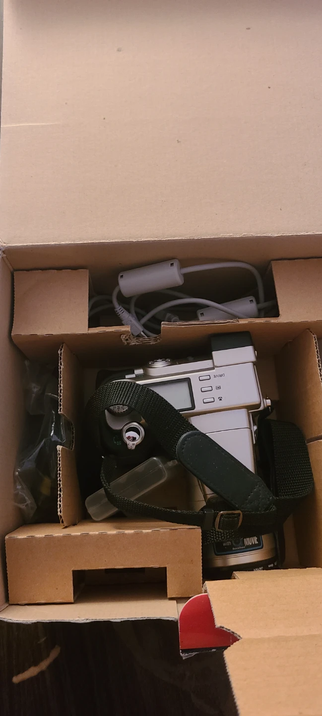 OLYMPUS C2100 CAMEDIA digital camera filmless box, cables - photo 2