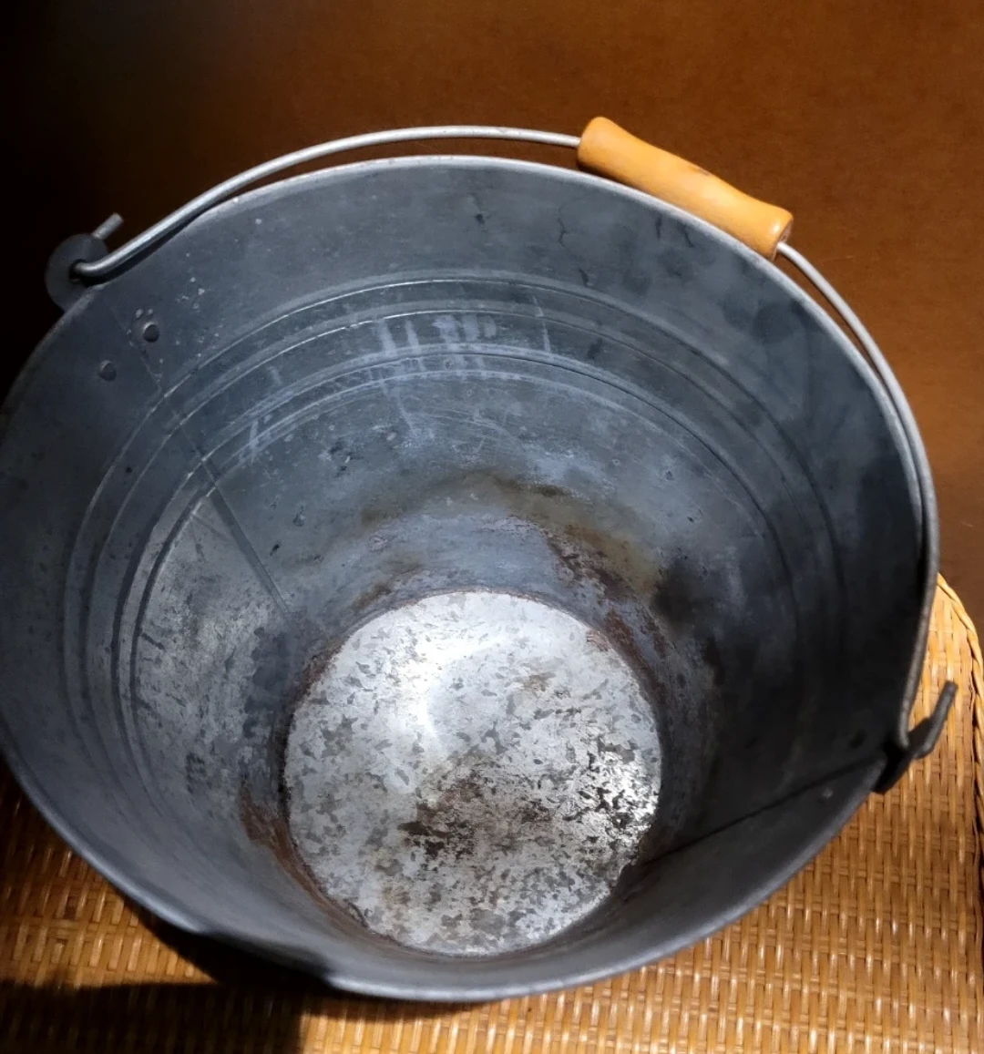 Galvanized Metal Pail with Wooden Handle🥕🌱 - photo 2
