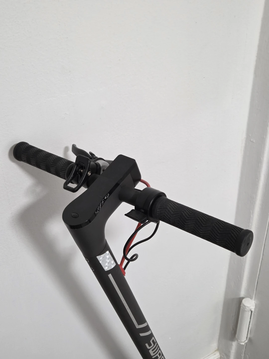 Swagtron Swagger 5 Electric Scooter - photo 2