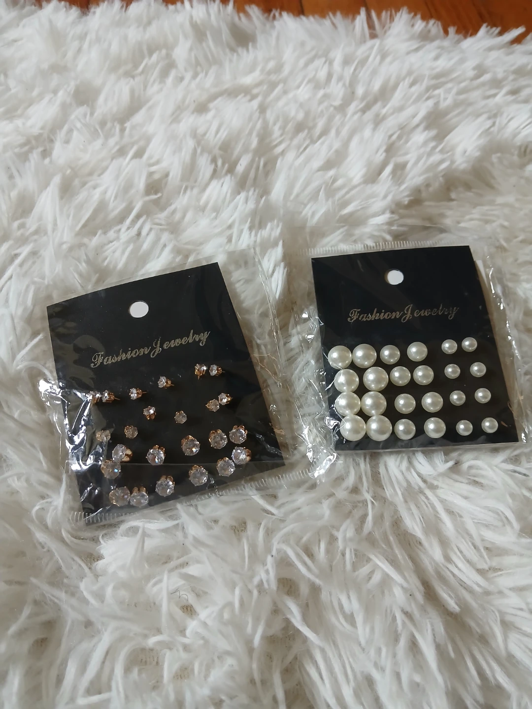Set of Stud Earrings - Pearl and Crystal