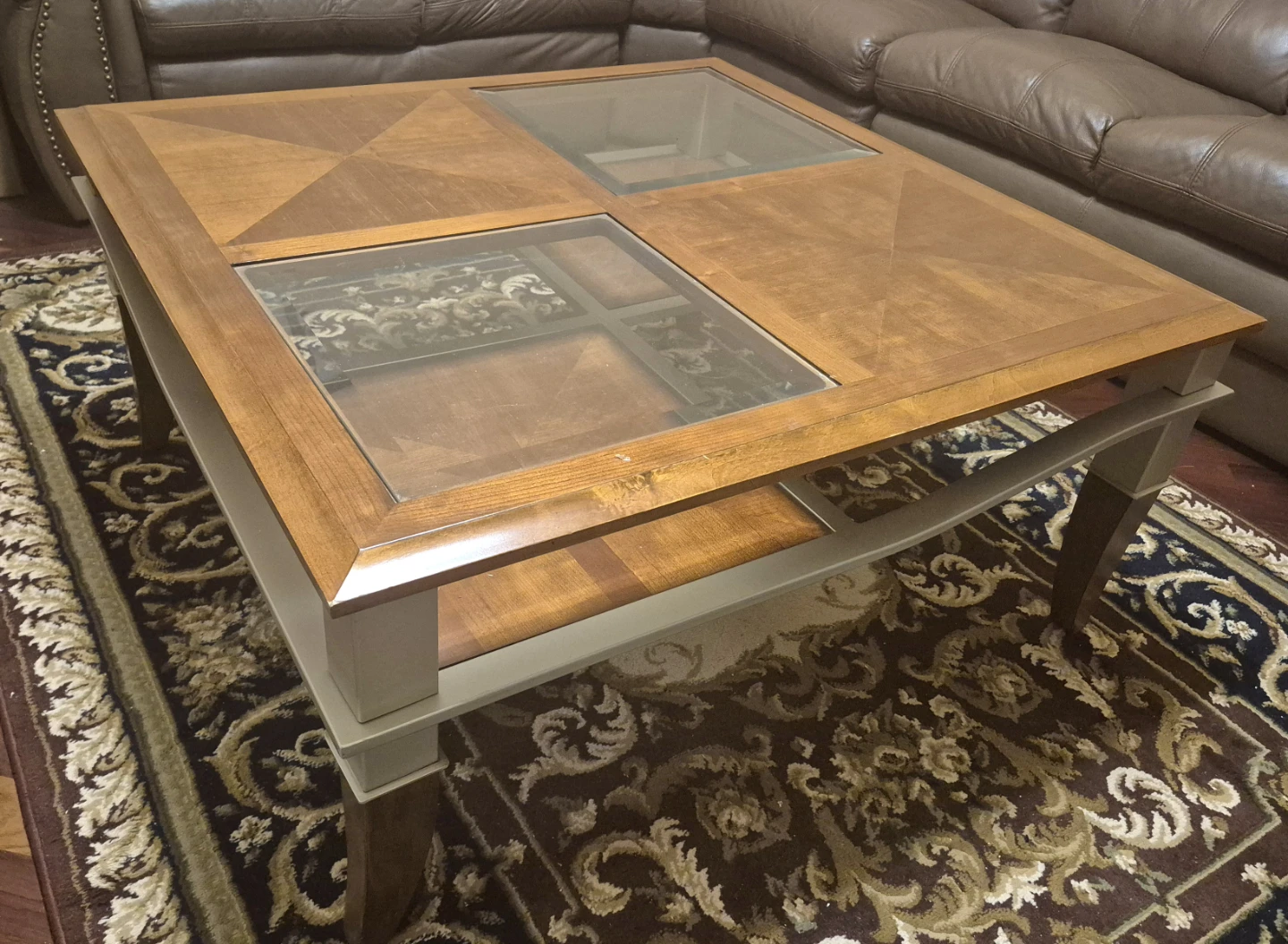 Elegent Wooden Coffee Table with Glass Insets - photo 3