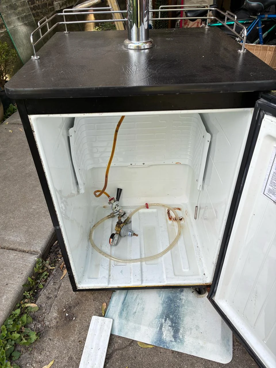 Beer Kegerator Fridge with Tap and Regulator