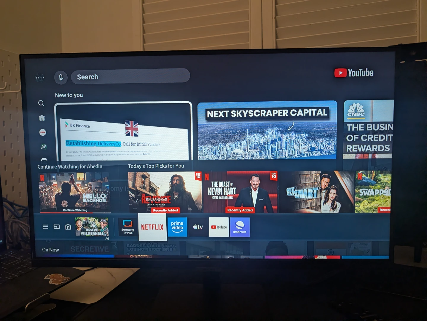 Samsung Smart Monitor M5 27 inch - Built-in Smart TV