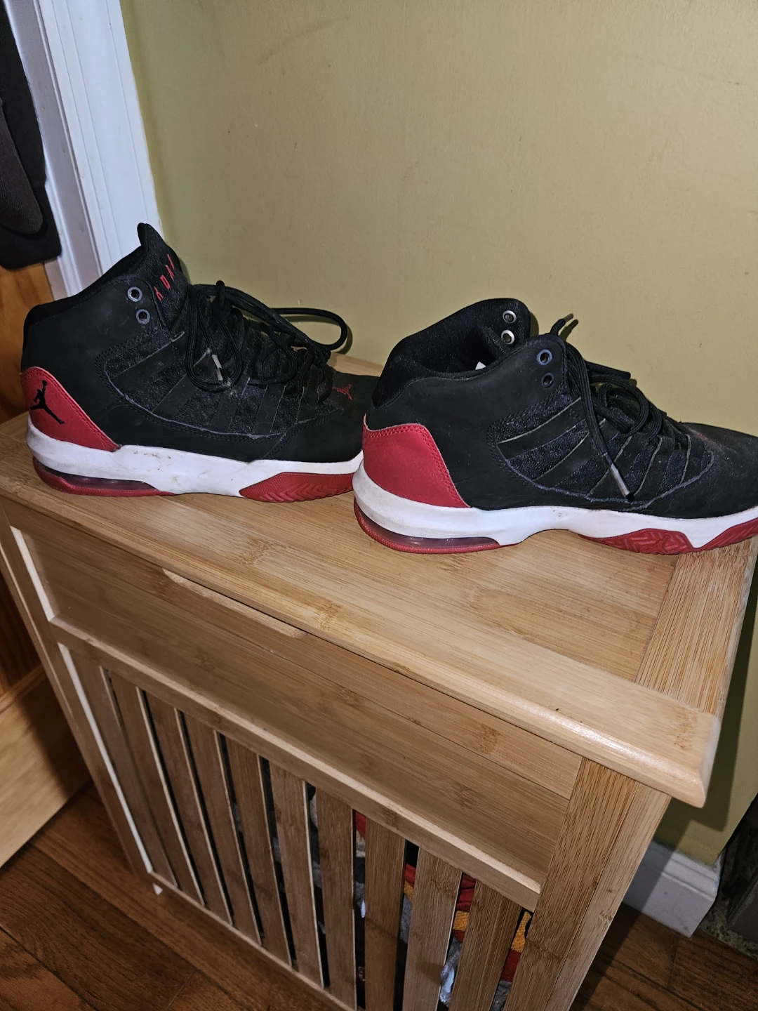 Nike Jordan boys Basketball Shoes - photo 2
