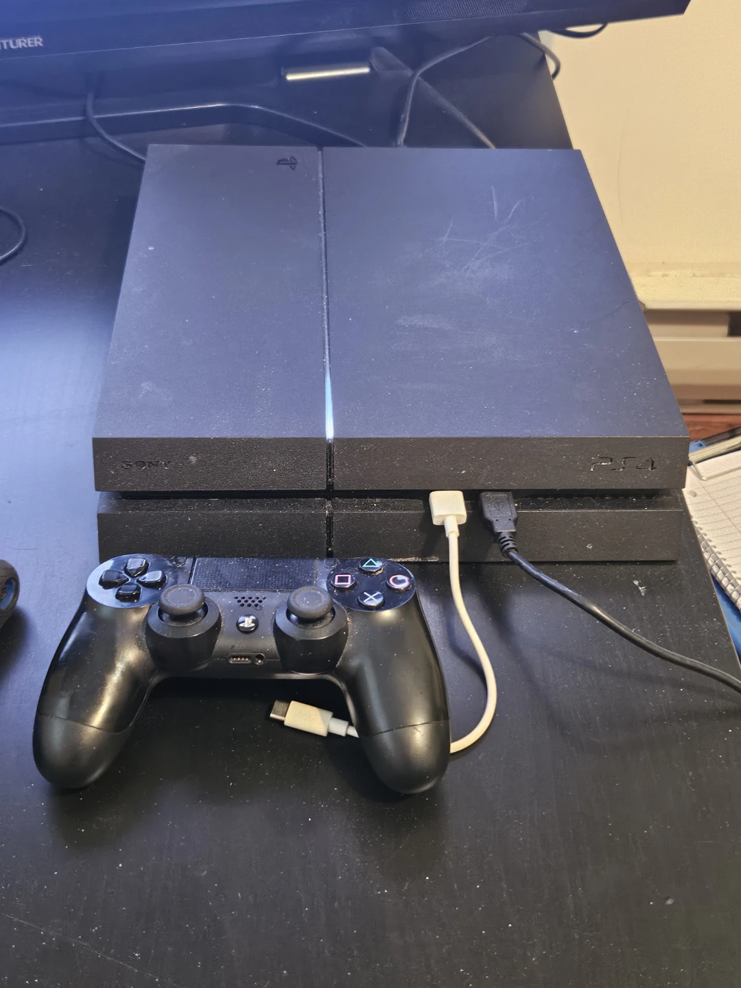 Sony PlayStation 4 PS4 Console with Controller