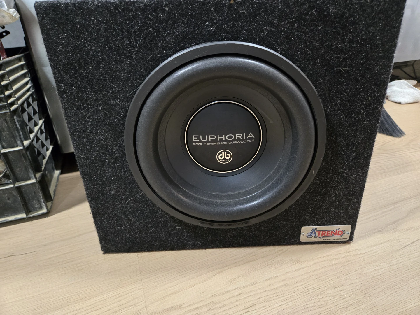 DB Drive Euphoria EW5 10-inch Subwoofer/Atrend Enclosure. - photo 2